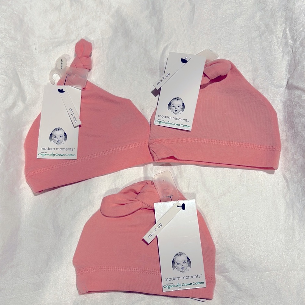 NEW Set of 3 organic newborn Gerber baby caps 👶🏻👶🏼👶🏾